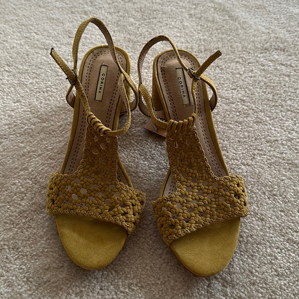 Corina suede leather, peep toe, 2.5” Heel